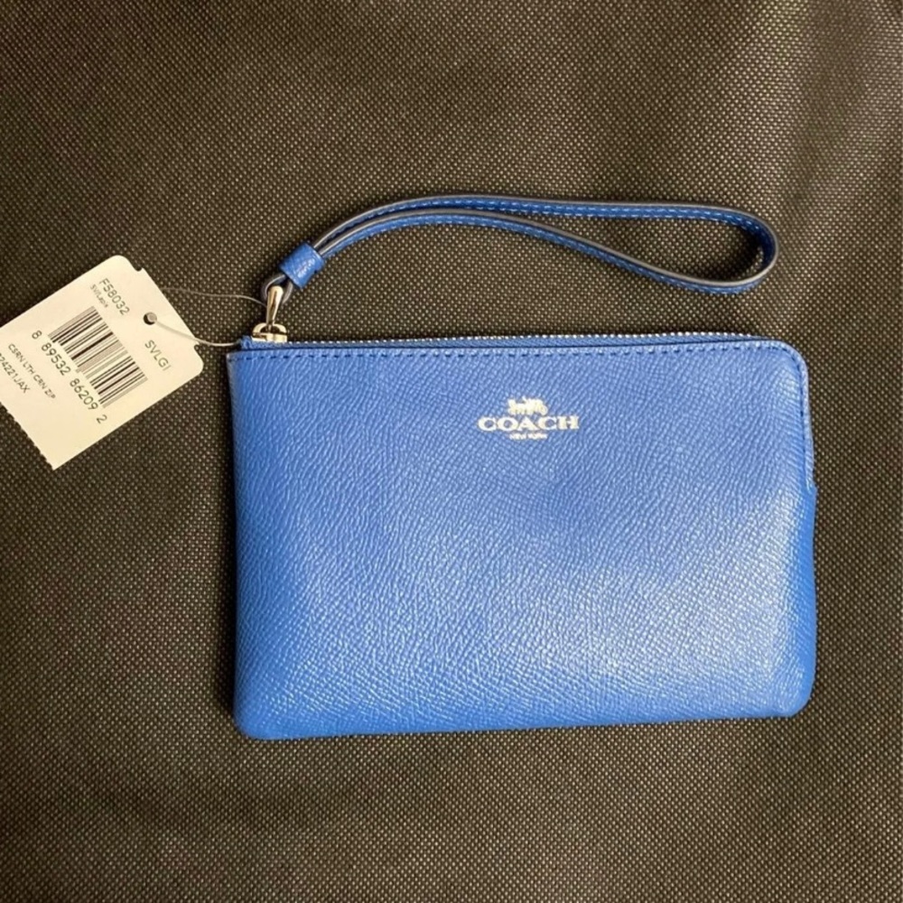 NWT. Coach Blue Leather Wristlet